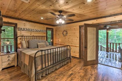 Luxe Family Ties Home with Hot Tub Fireplace - image 16