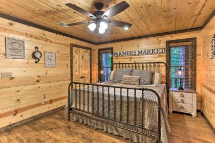 Luxe Family Ties Home with Hot Tub Fireplace - image 17