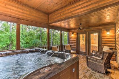 Luxe Family Ties Home with Hot Tub Fireplace - image 2