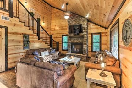 Luxe Family Ties Home with Hot Tub Fireplace - image 4