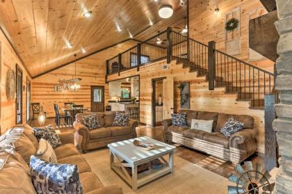 Luxe Family Ties Home with Hot Tub Fireplace - image 5