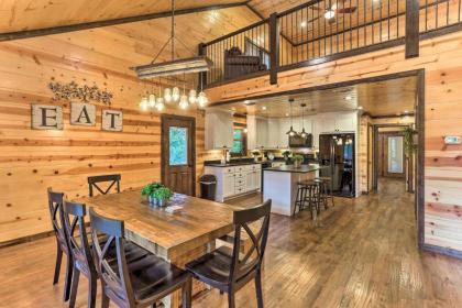 Luxe Family Ties Home with Hot Tub Fireplace - image 6