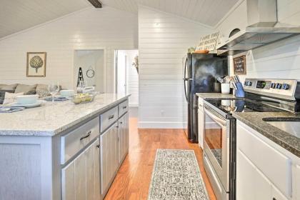 Cozy Chic Broken Bow Cabin with Fire Pit and Grill! - image 8