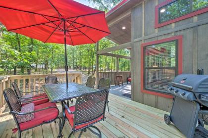 Woodland tinyhome with Fire Pit   4 mi to Lake