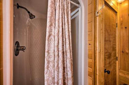 Centrally Located Broken Bow Cabin with Hot Tub - image 13