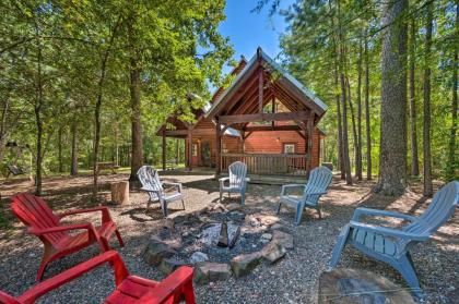 Cabin with Games and Hot tub 4 mi to Beavers Bend Broken Bow