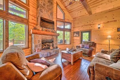 Creekside Cabin with Deck Hot Tub and Fire Pit!