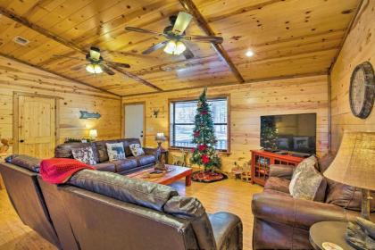 Broken Bow Cabin with Hot Tub and Covered Deck!