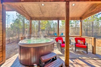 Romantic Cabin Hot Tub Fire Pit and Deck!