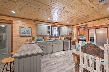 Lavish Getaway with Hot Tub on Almost 6 Acres! - image 10