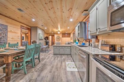 Lavish Getaway with Hot Tub on Almost 6 Acres! - image 12