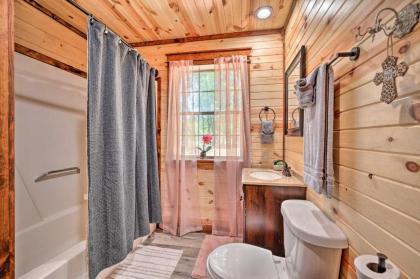Lavish Getaway with Hot Tub on Almost 6 Acres! - image 16
