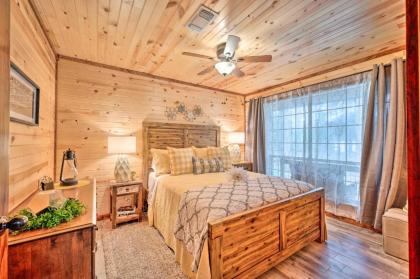 Lavish Getaway with Hot Tub on Almost 6 Acres! - image 17