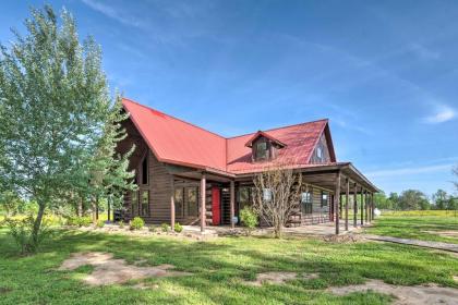 Broken Bow Retreat with Game Room and Hot Tub! - image 2