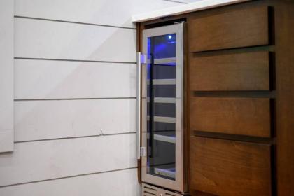 Strawberry Wine - Stunning Luxury Cabin 2 Bedrooms with Game Room and Hot Tub ! - image 18