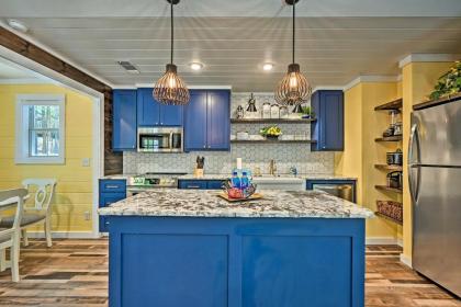 Modern Studio Cabin with Fire Pit Deck and BBQ! - image 10