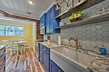Modern Studio Cabin with Fire Pit Deck and BBQ! - image 11