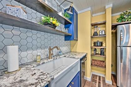 Modern Studio Cabin with Fire Pit Deck and BBQ! - image 13