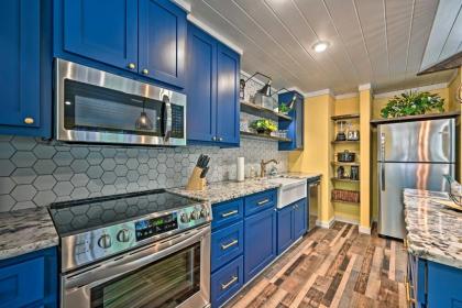 Modern Studio Cabin with Fire Pit Deck and BBQ! - image 9