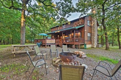 Picturesque Broken Bow Cabin Hot Tub and Deck! - image 2