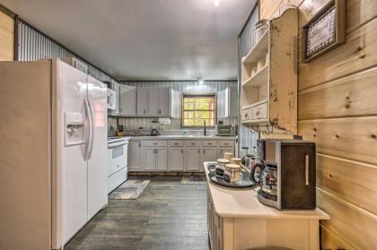 Backwoods Hideout Remote Couples Getaway! - image 12