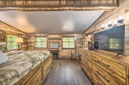 Backwoods Hideout Remote Couples Getaway! - image 15