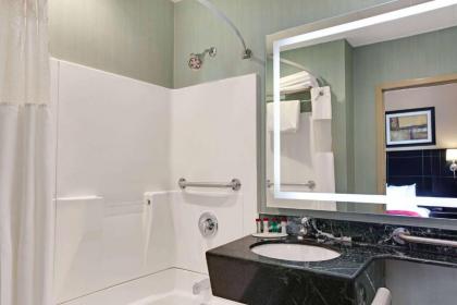 Ramada by Wyndham Bronx - image 21