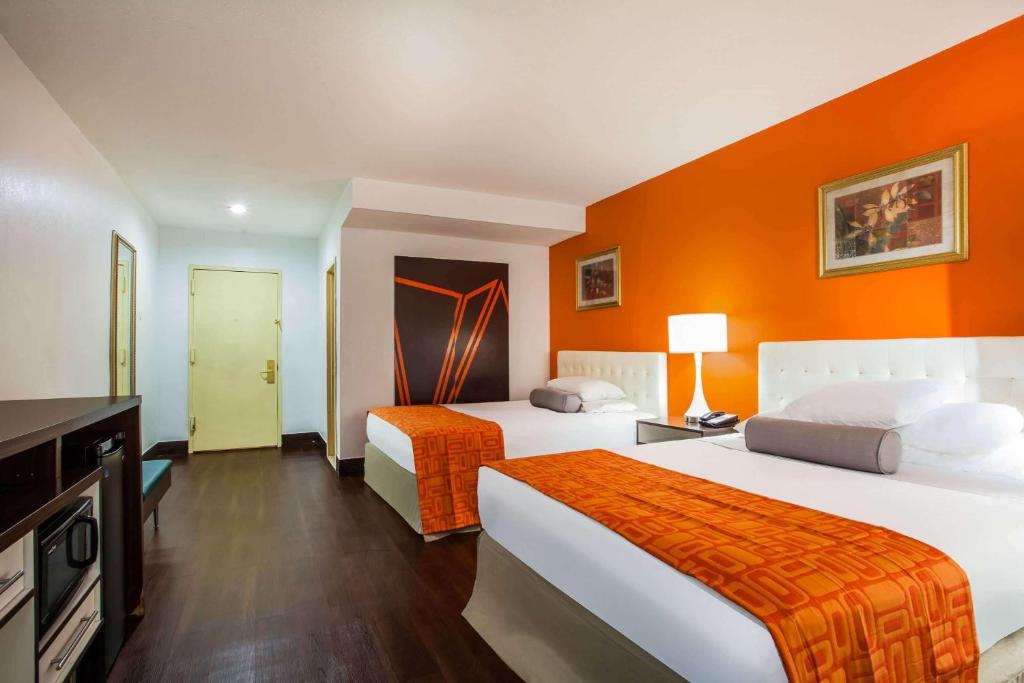 West Farms Hotel - image 3