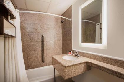 West Farms Hotel - image 4