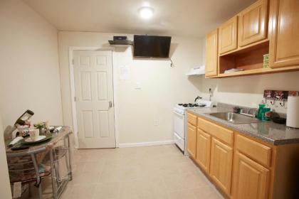 STUDIO&ONE BEDROOM APARTMENTS - image 8