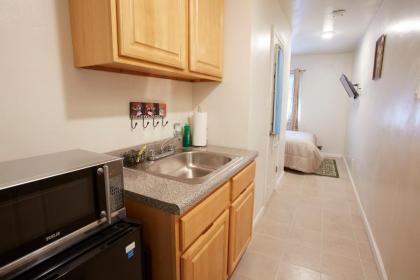 STUDIO&ONE BEDROOM APARTMENTS - image 9