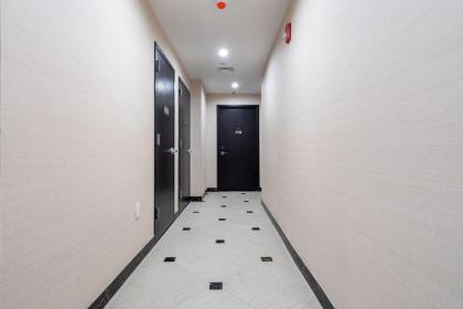 Hotel Ninety Five Fordham / St. Barnabas Hospital - image 10