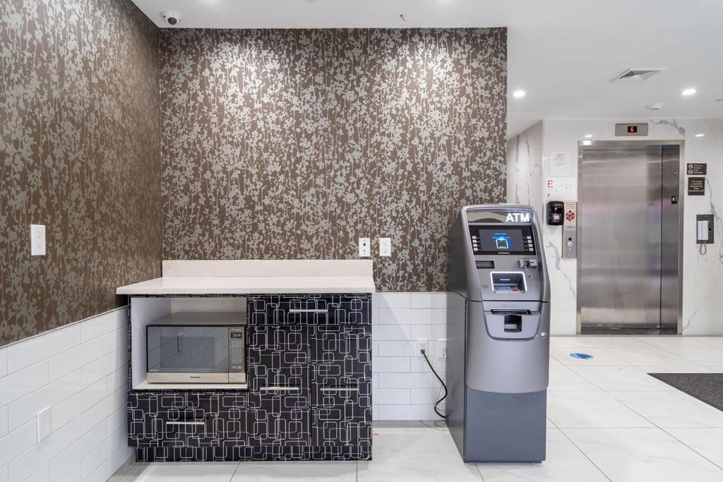 Hotel Ninety Five Fordham / St. Barnabas Hospital - image 7