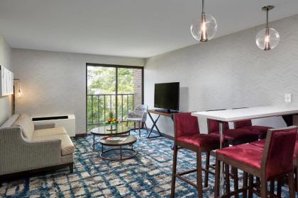 Sheraton Milwaukee Brookfield - image 10