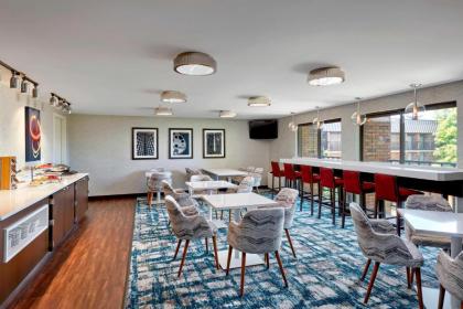Sheraton Milwaukee Brookfield - image 15