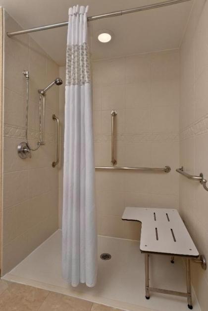 Hampton Inn Milwaukee Brookfield - image 21