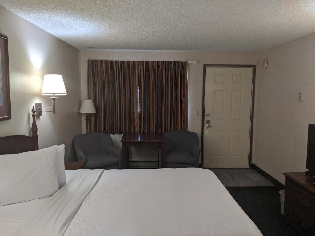 AmeriCoast Inn - image 4