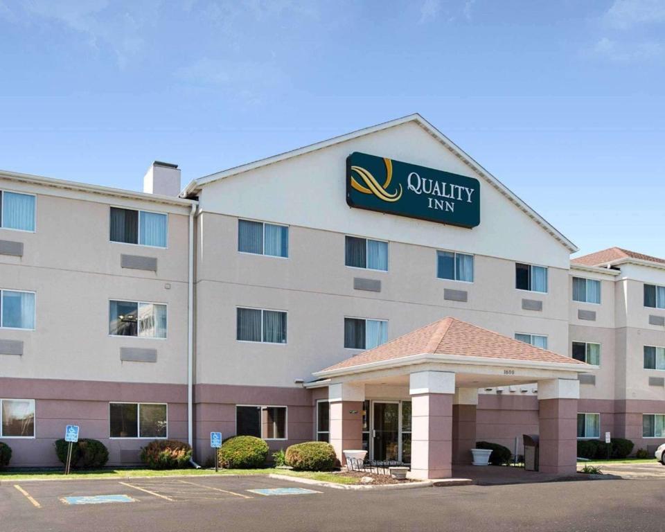 Brooklyn Center Quality Inn - main image