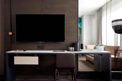 New York Marriott at the Brooklyn Bridge - image 18