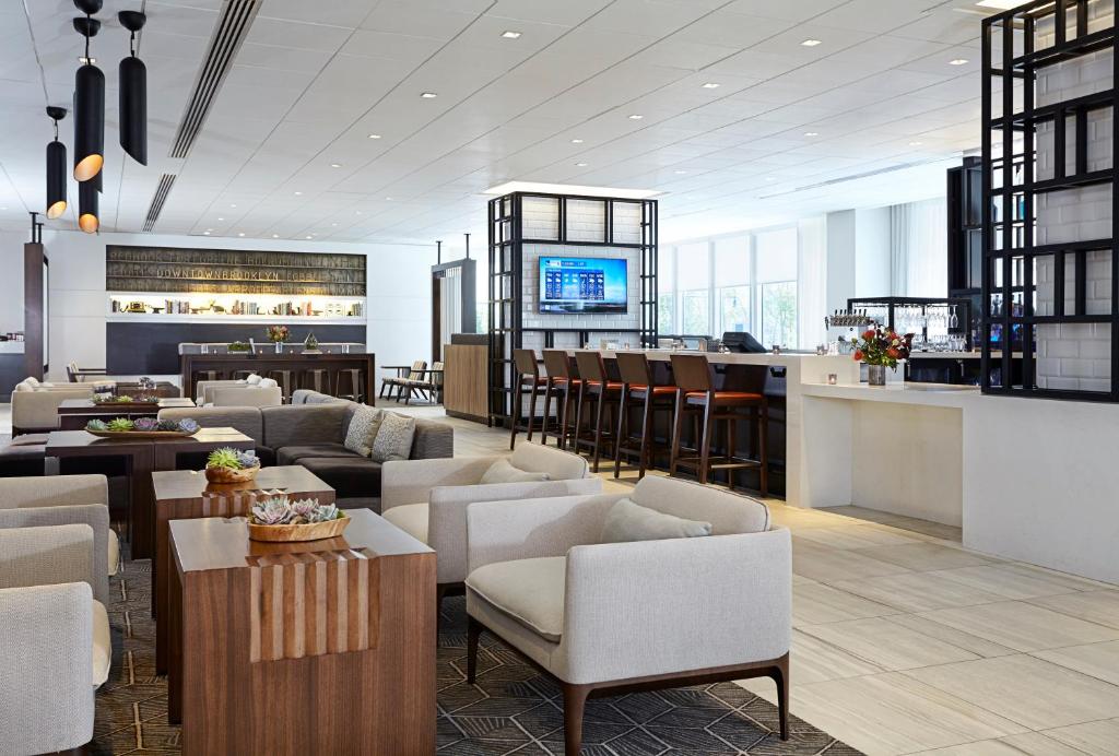 New York Marriott at the Brooklyn Bridge - image 4