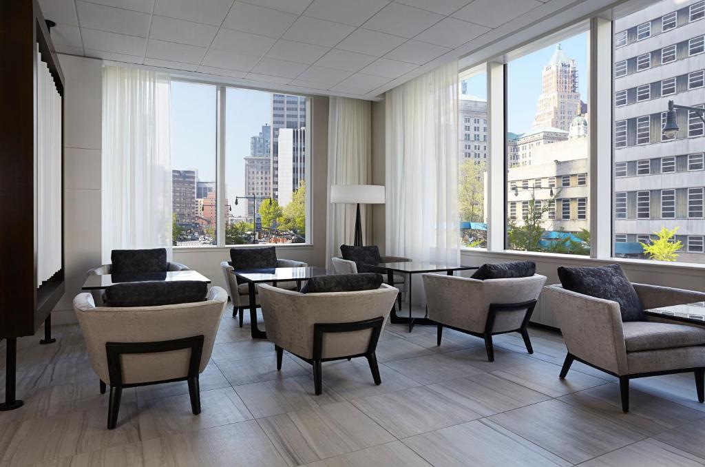 New York Marriott at the Brooklyn Bridge - image 6
