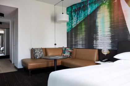 New York Marriott at the Brooklyn Bridge - image 8
