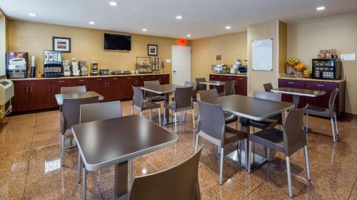 Best Western PLUS Arena Hotel - image 5