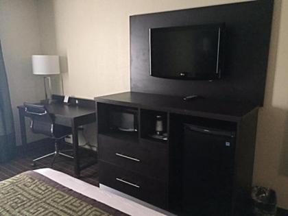 Baymont by Wyndham Louisville South I 65 - image 3
