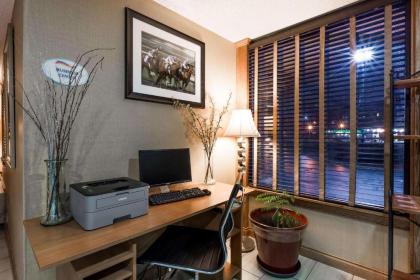 Baymont by Wyndham Louisville South I 65 - image 8