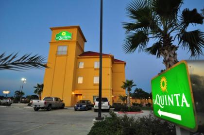 La Quinta Inn & Suites by Wyndham Brookshire - image 10