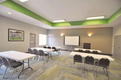 La Quinta Inn & Suites by Wyndham Brookshire - image 3