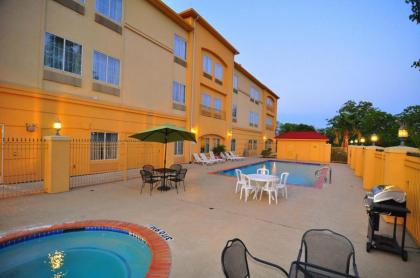 La Quinta Inn & Suites by Wyndham Brookshire - image 9