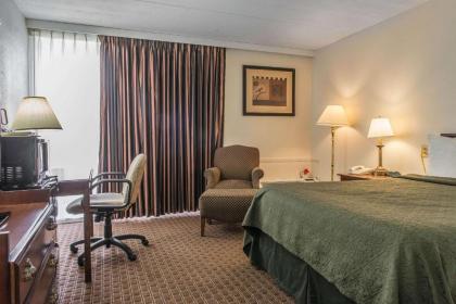 Rodeway Inn - image 14