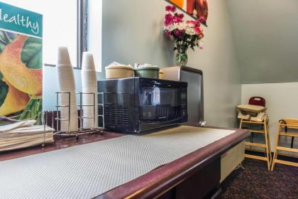 Rodeway Inn - image 3